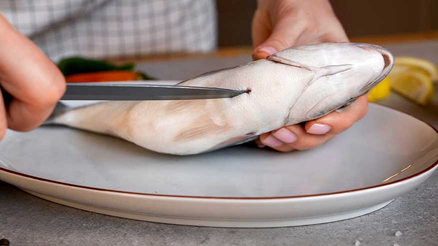 Главная картинка новости: Услышала про скидку, купила голову палтуса, а что делать - ума не приложу