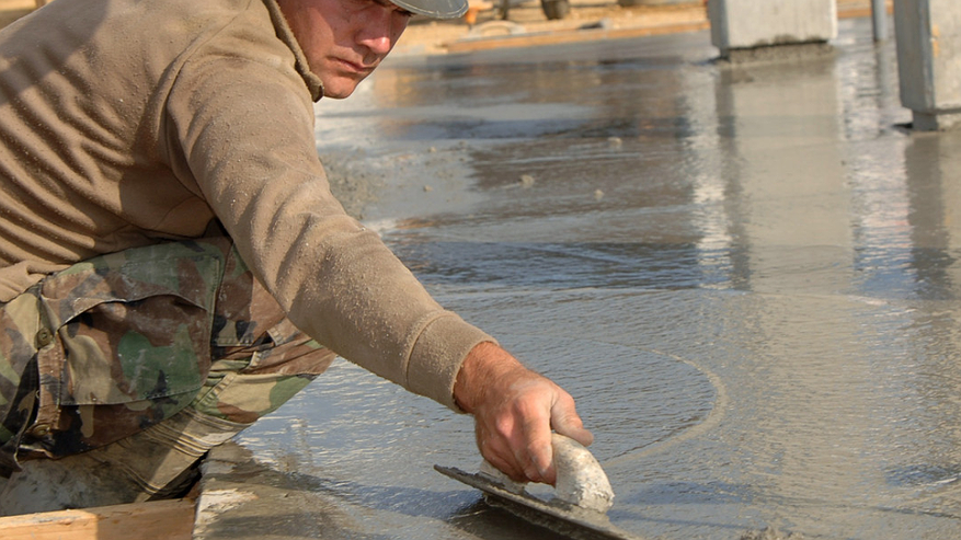 Главная картинка новости: Добавьте это в цемент, и забудете про трещины и осыпание на десятилетия: старый советский способ