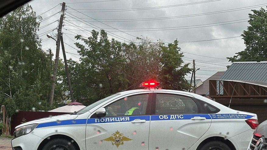 Главная картинка новости: Инспектор ГАИ требует дать ему мобильный телефон для осмотра - что же делать водителю в такой ситуации