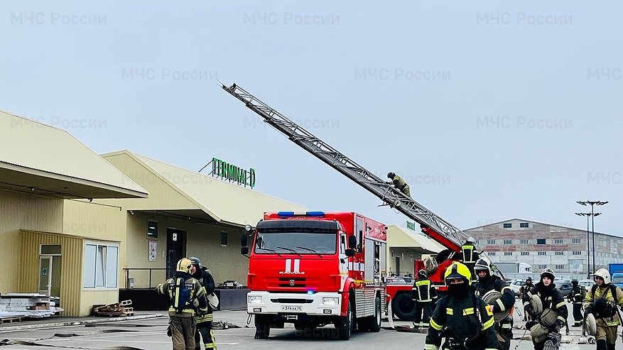 Главная картинка новости: В Кузнецке случился пожар на хлебокомбинате