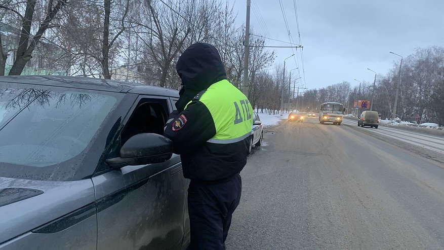 Главная картинка новости: Сказал — и поехал: фразы, после которых инспектор ГИБДД быстро теряет к вам весь интерес