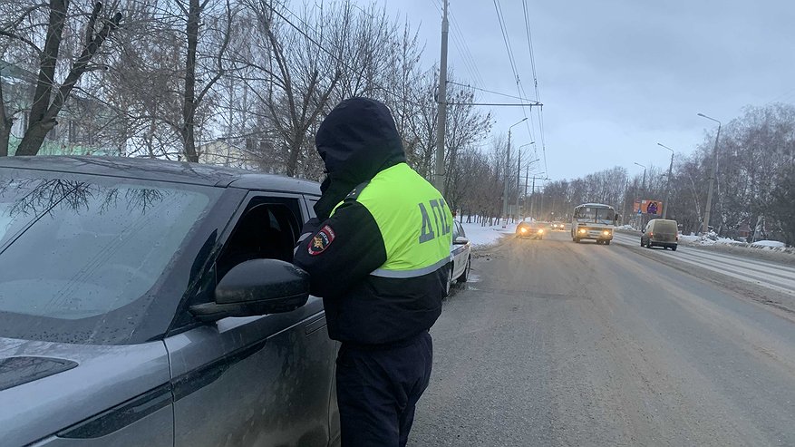 Главная картинка новости: Сказал — и поехал: фразы, после которых инспектор ГИБДД быстро теряет к вам весь интерес