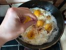 Почему «нельзя» жарить яйца на сковороде: ошибка, которую делают почти все — и удивляются, что блюдо выходит не таким