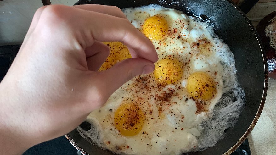 Главная картинка новости: Почему «нельзя» жарить яйца на сковороде: ошибка, которую делают почти все — и удивляются, что блюдо выходит не таким