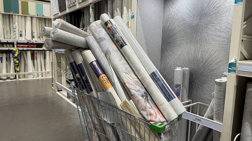 Главная картинка новости: Виниловые обои больше не использую: клеим другой долговечный материал — актуальный тренд на 2026