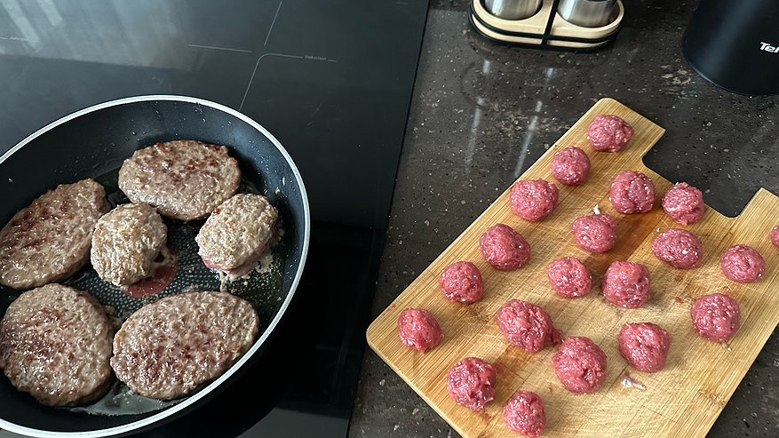 Главная картинка новости: Не просто смешать и жарить: зачем мариновать фарш для котлет - запомните раз и навсегда