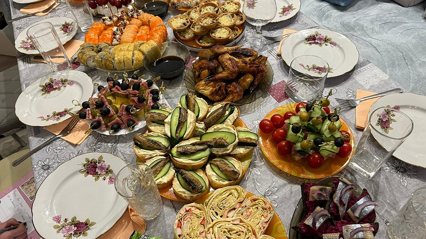 Главная картинка новости: Новогодний салат на замену надоевшему Оливье. Вкусный, сытный, быстрый. Записывайте рецепт